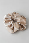Velvet Pearl Scrunchie in Cream