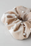 Velvet Pearl Scrunchie in Cream